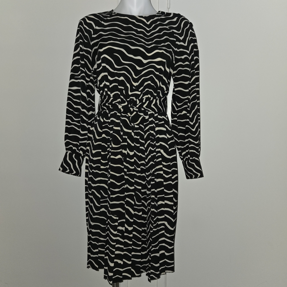 Who What Wear Black and Cream Long Sleeve Pleated Dress